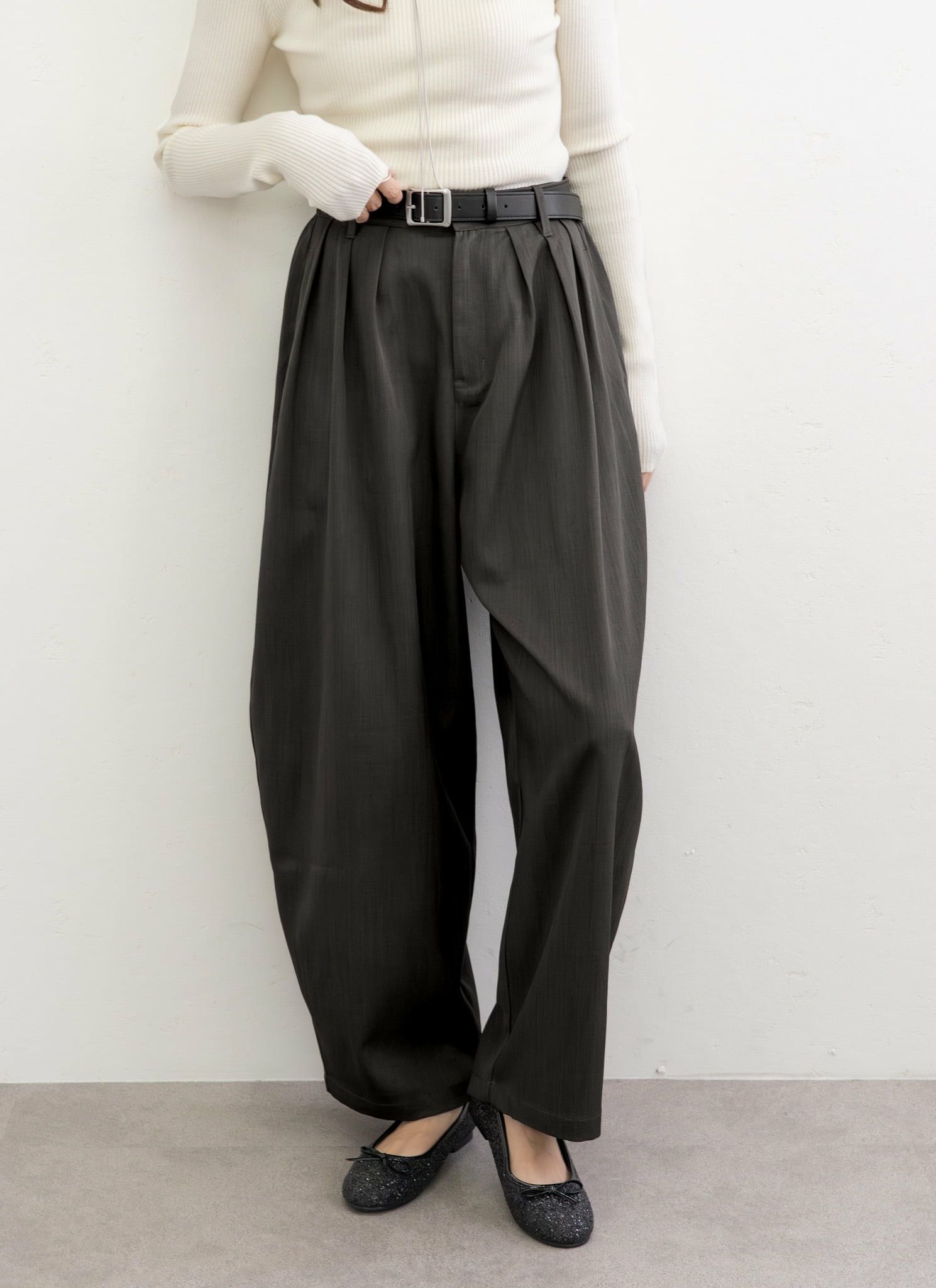 タックコクーンパンツ｜レディースファッションrevoam(レヴォーム)