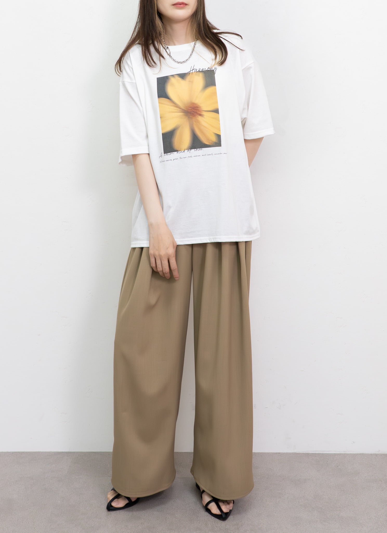 フラワープリントTシャツ｜レディースファッションrevoam(レヴォーム)
