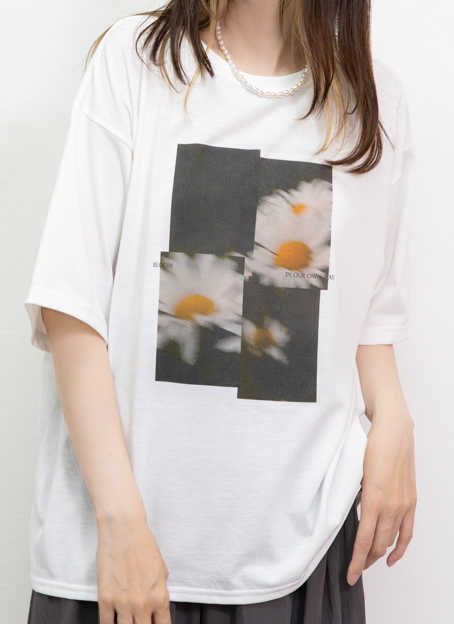 フラワープリントTシャツ｜レディースファッションrevoam(レヴォーム)